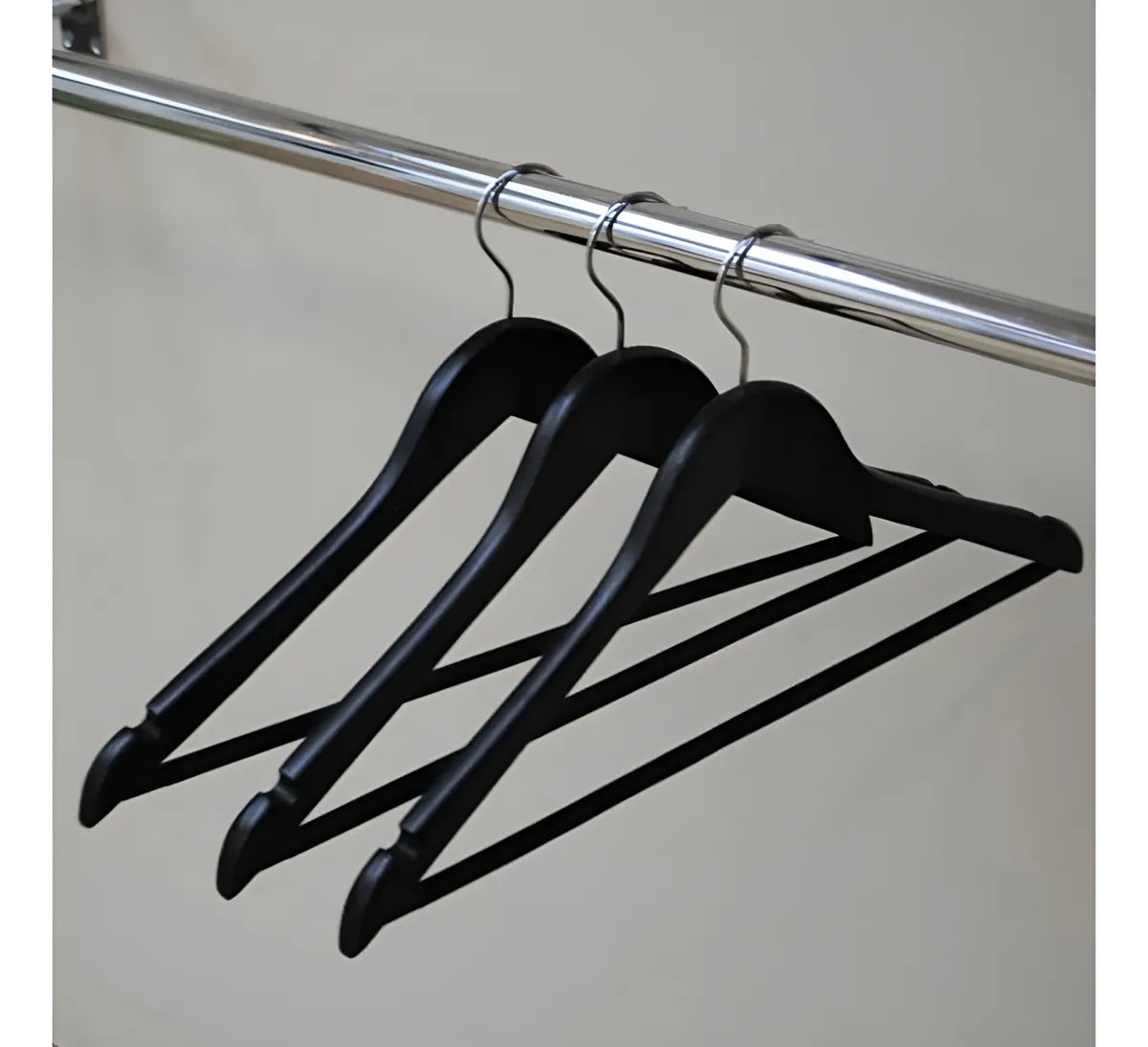 Perchas De Madera Lustrada Negro X 100 Unidades