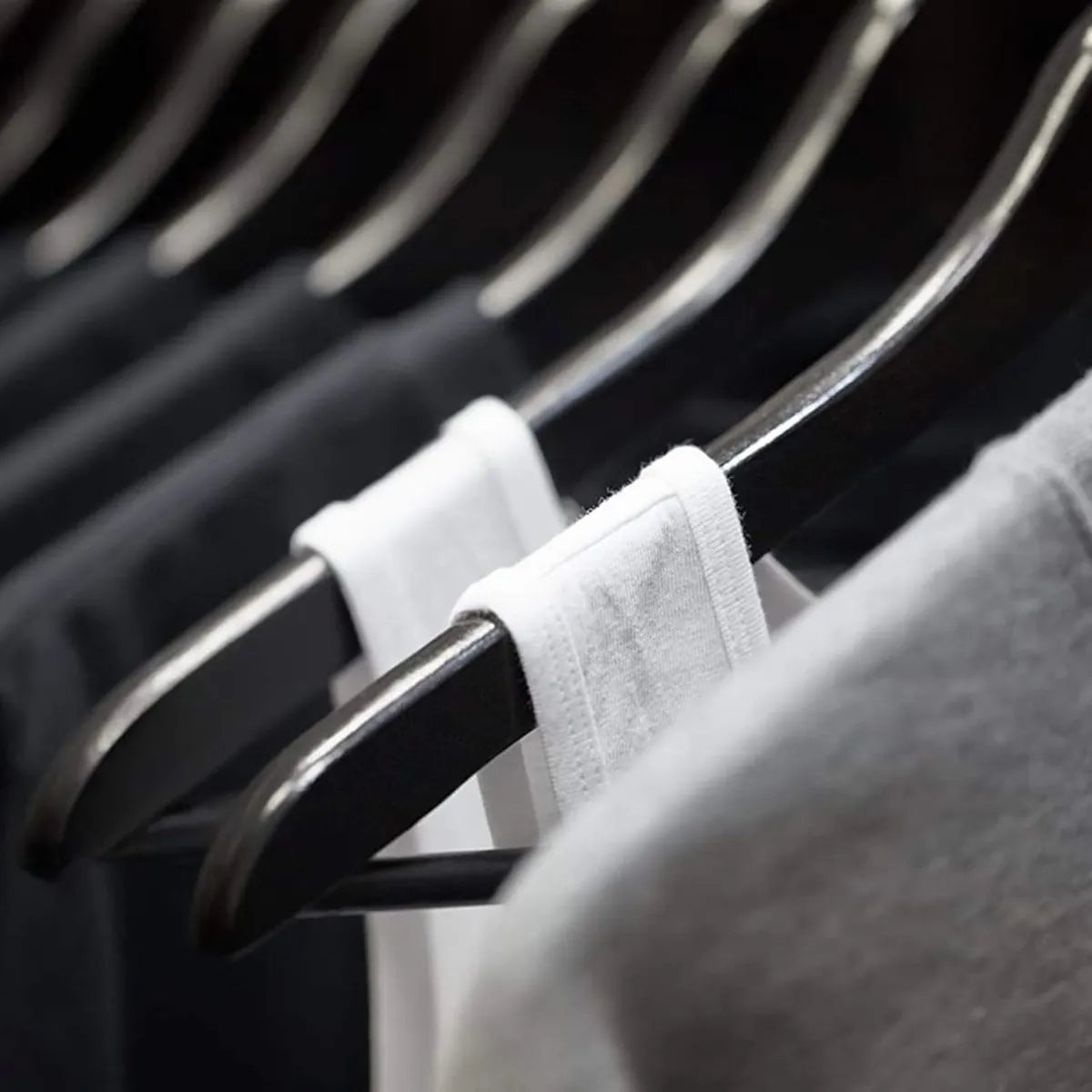 Perchas De Madera Lustrada Negro X 100 Unidades