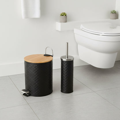 Set Baño Cesto Basura Texturado con Tapa de Madera 5 Lts + Escobilla Texturada Negra.