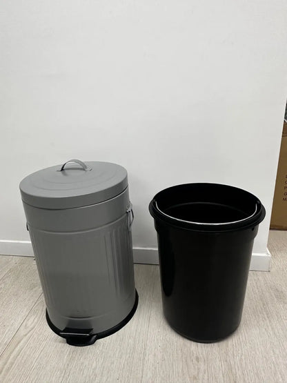 Set de Cestos de Basura a Pedal de 5 y 20 Litros Color Gris Texturado