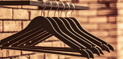 Perchas De Madera Lustrada Negro X 100 Unidades