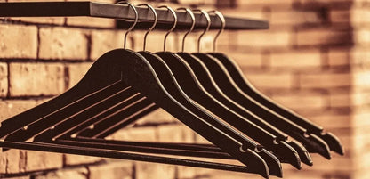 Perchas de Madera Premium x5 Negra